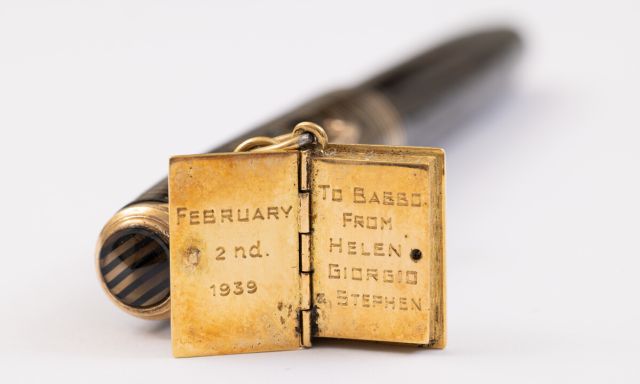 James Joyce’s Parker fountain pen with Cartier gold book charm of Finnegans Wake, SSJ-OBJ/002